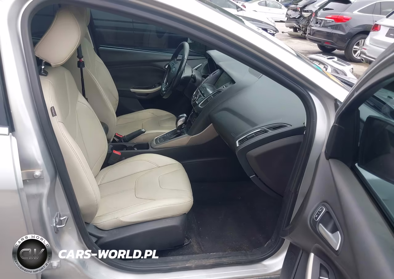 2017 Ford Focus Titanium VIN:1FADP3N22HL287656 - 5