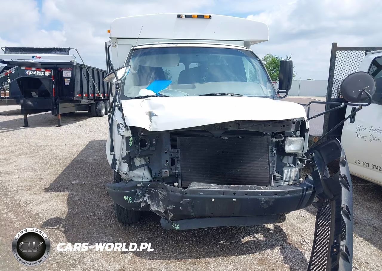 2007 Chevrolet Express Cutaway Work Van VIN:1GBHG31V371162062 - 11