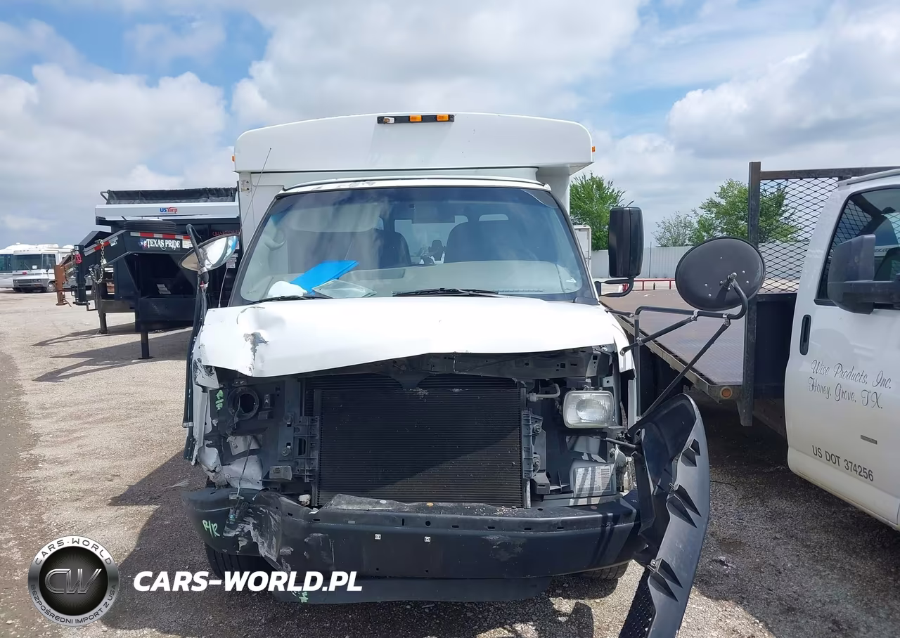 2007 Chevrolet Express Cutaway Work Van VIN:1GBHG31V371162062 - 13