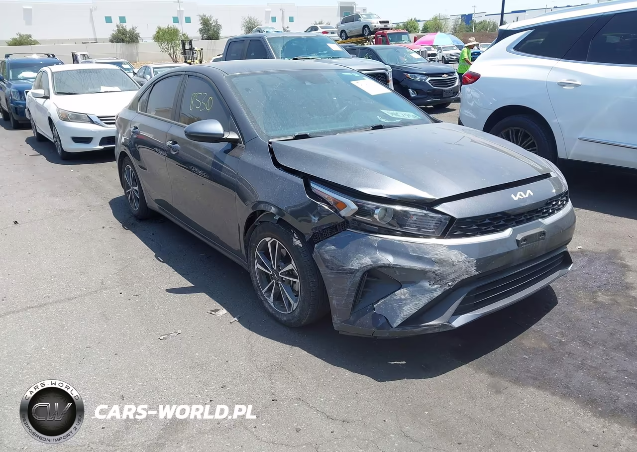 2024 Kia Forte Lxs – zdjęcie 1 z 18