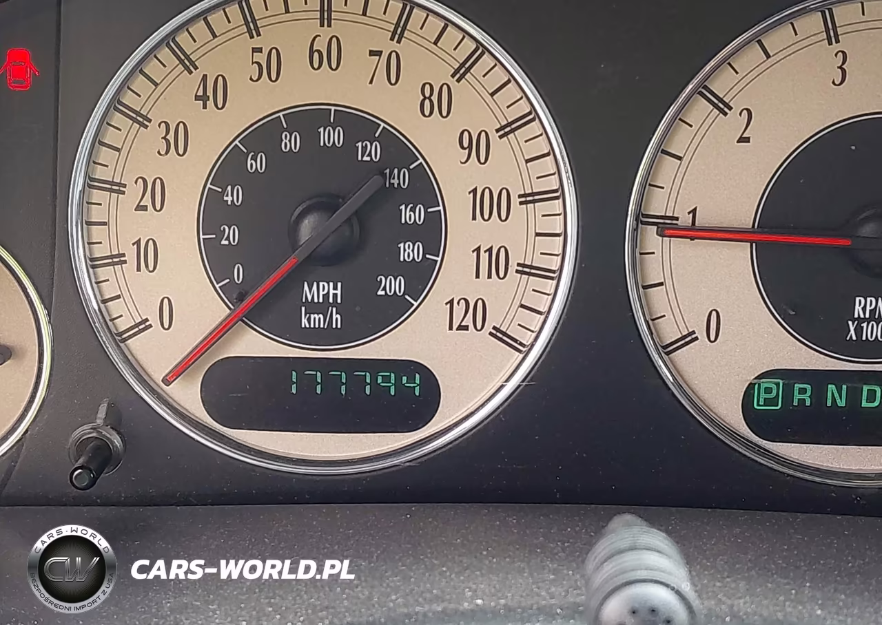 2001 Chrysler Town & Country Limited VIN:2C8GP64L51R296804 - 7