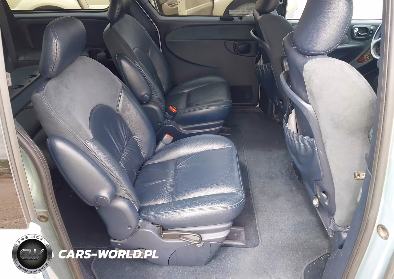 2001 Chrysler Town & Country Limited VIN:2C8GP64L51R296804 - 8