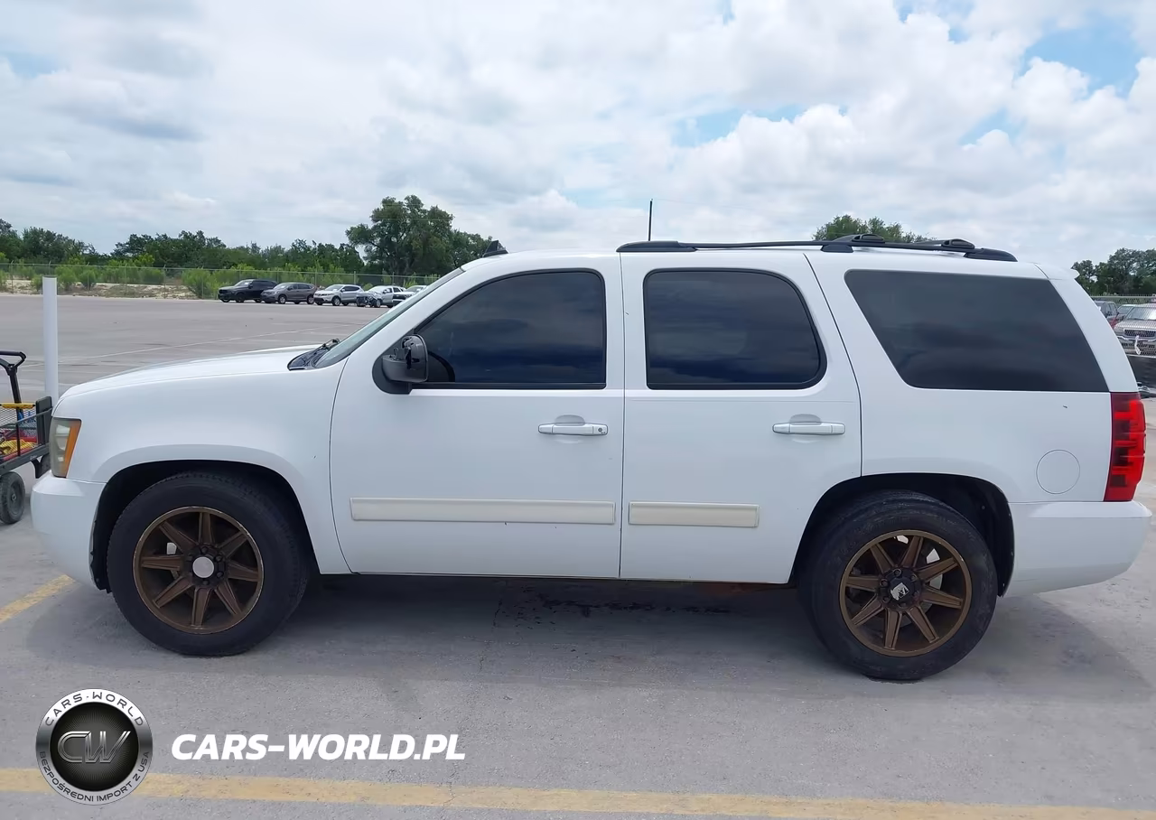 2011 Chevrolet Tahoe Ls VIN:1GNSCAE01BR389655 - 14