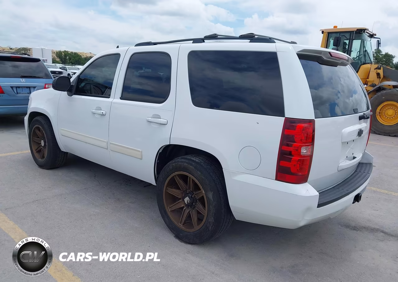 2011 Chevrolet Tahoe Ls VIN:1GNSCAE01BR389655 - 3
