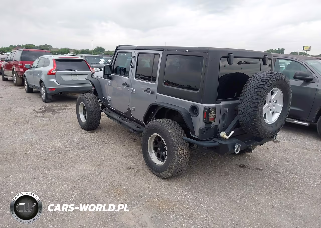 2017 Jeep Wrangler Unlimited Sport 4X4 VIN:1C4BJWDGXHL593070 - 3