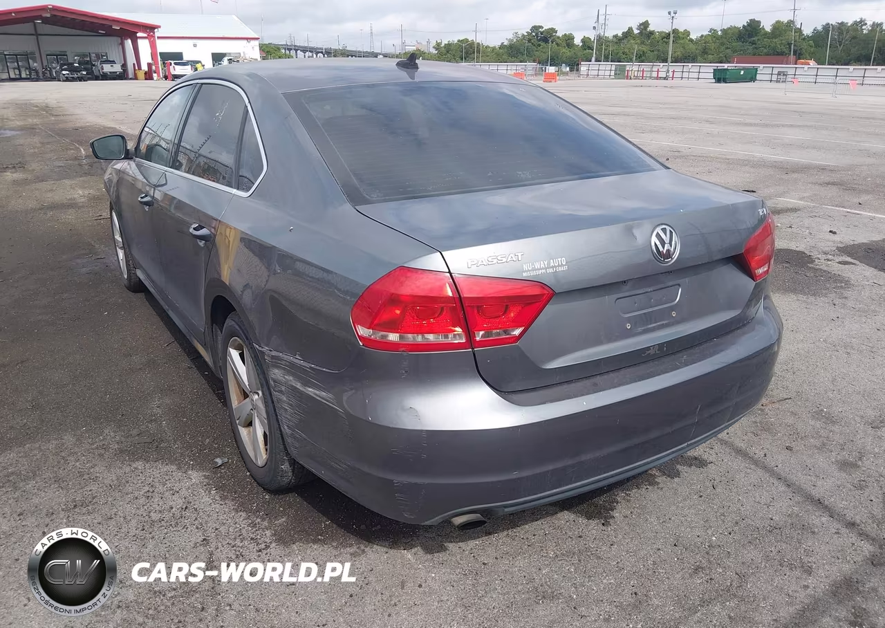 2015 Volkswagen Passat S VIN:1VWAS7A3XFC091413 - 3