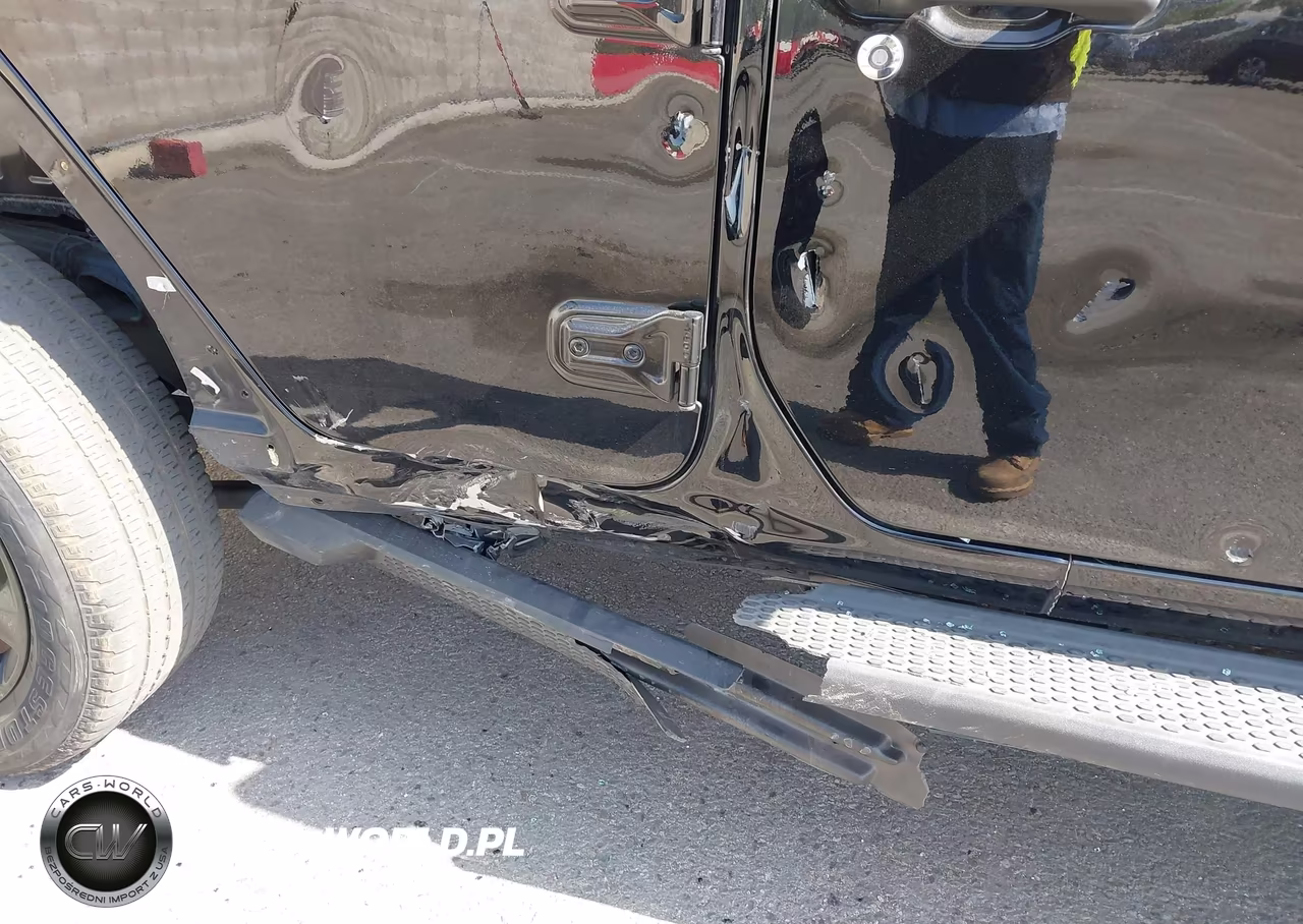 2023 Jeep Wrangler 4Xe Sahara 4X4 VIN:1C4JJXP69PW691072 - 17