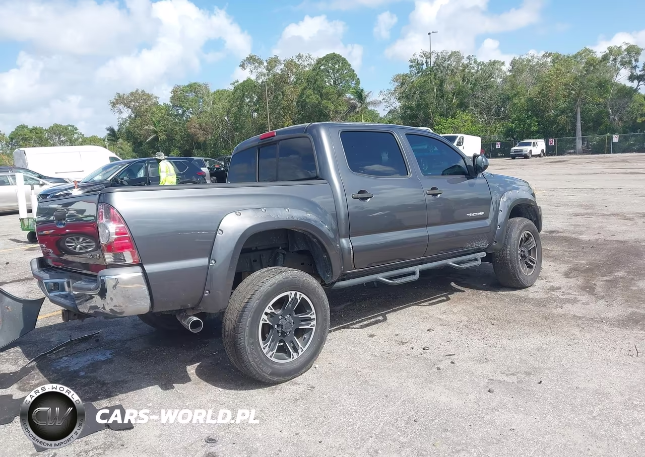 2013 Toyota Tacoma Base V6 VIN:3TMLU4EN8DM130916 - 4