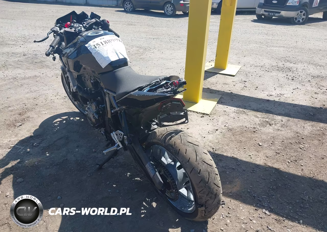 2024 Suzuki Gsx800 F VIN:JS1EM13B1R7101799 - 3