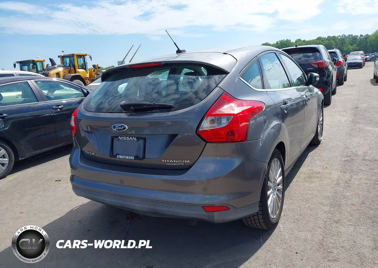 2012 Ford Focus Titanium VIN:1FAHP3N24CL366238 - 4