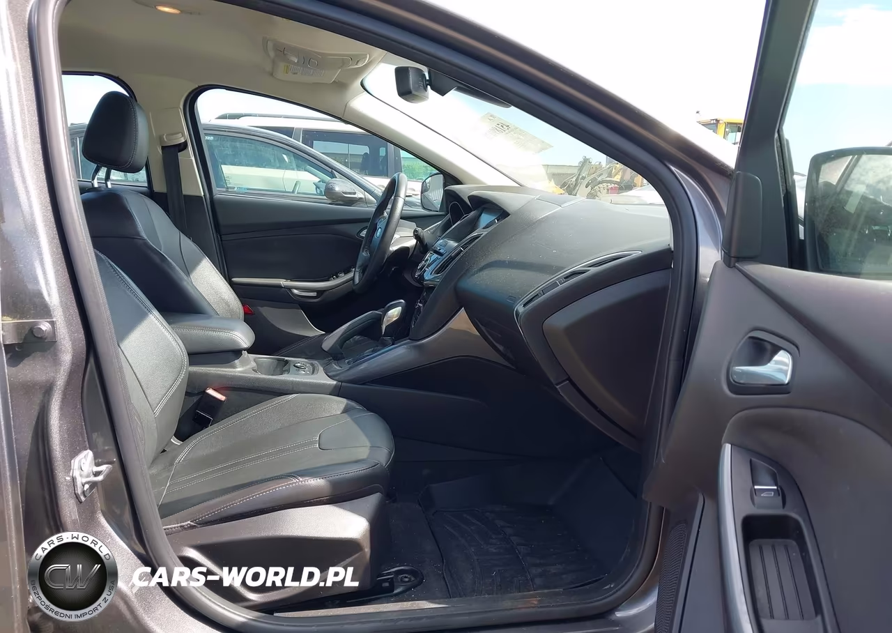 2012 Ford Focus Titanium VIN:1FAHP3N24CL366238 - 5
