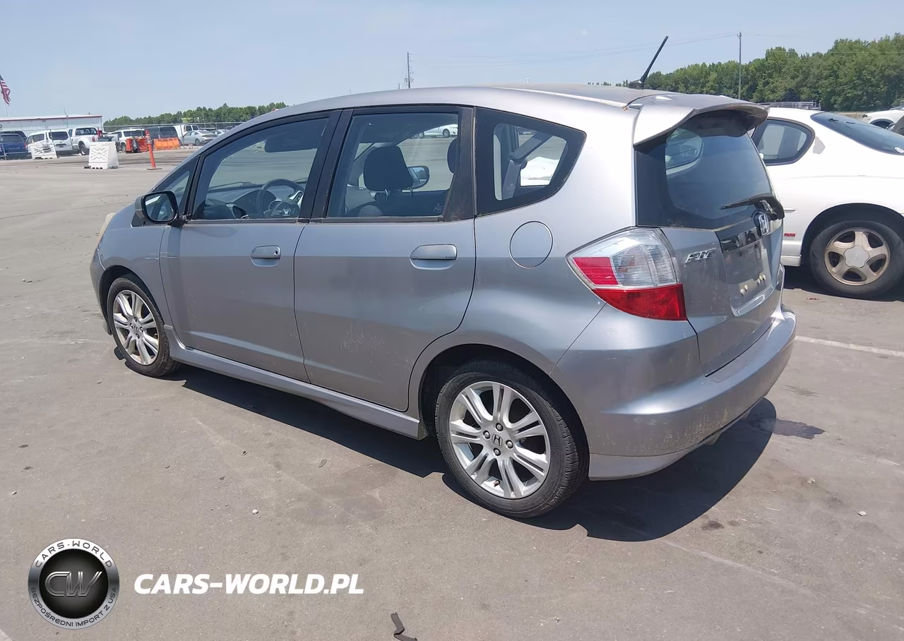 2010 Honda Fit Sport VIN:JHMGE8H66AS002458 - 3
