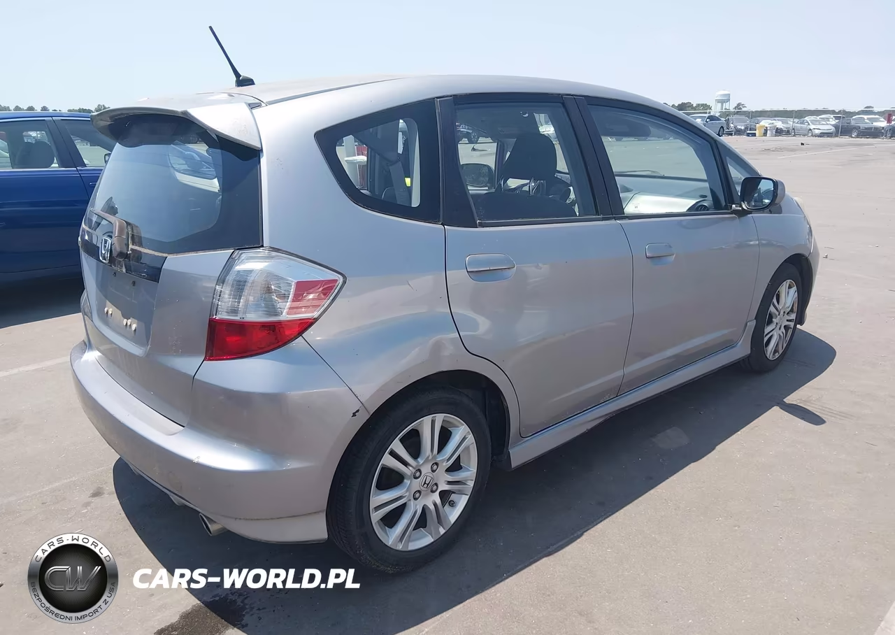 2010 Honda Fit Sport VIN:JHMGE8H66AS002458 - 4