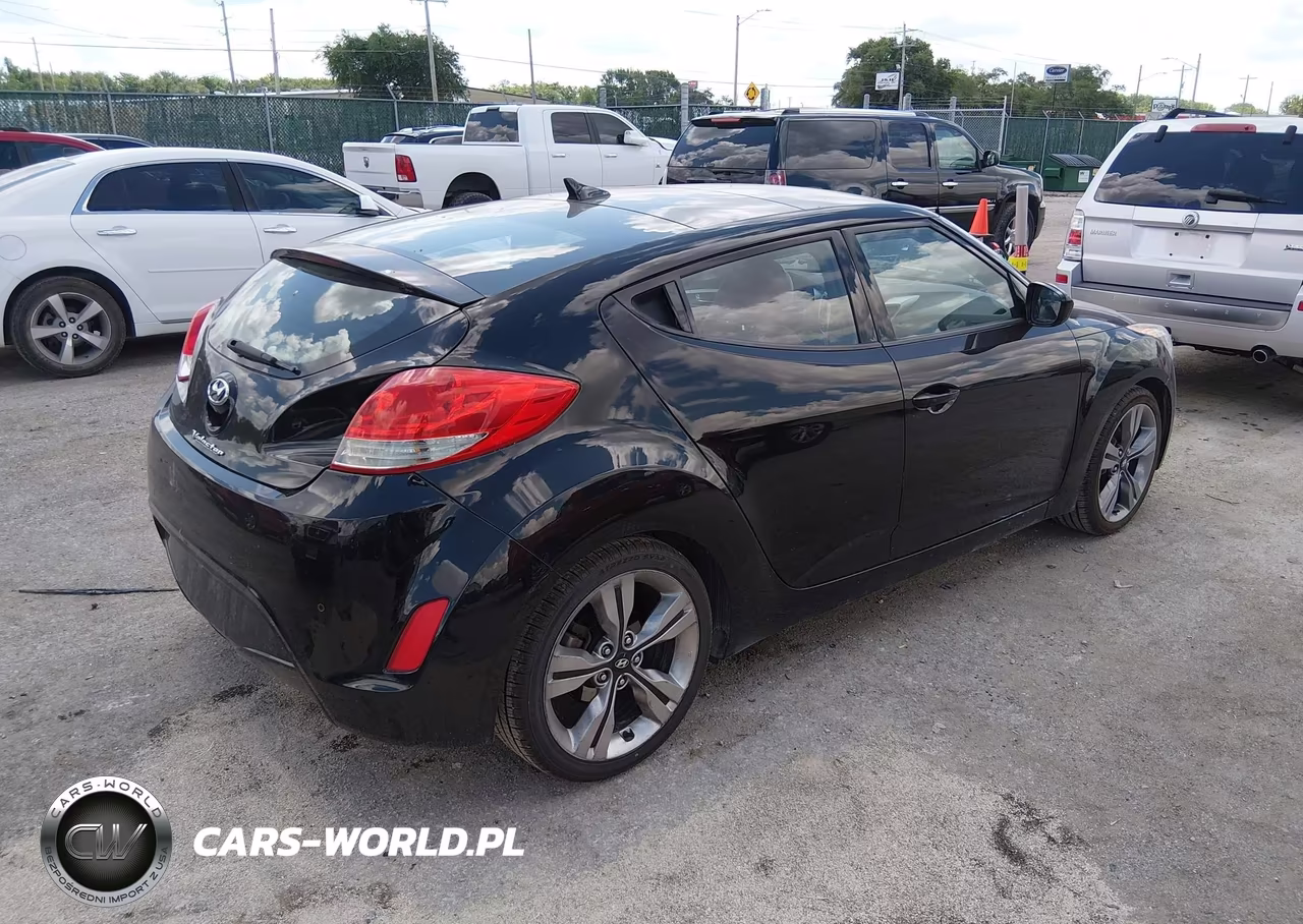 2012 Hyundai Veloster Base W-Red-Black VIN:KMHTC6AD8CU024404 - 4