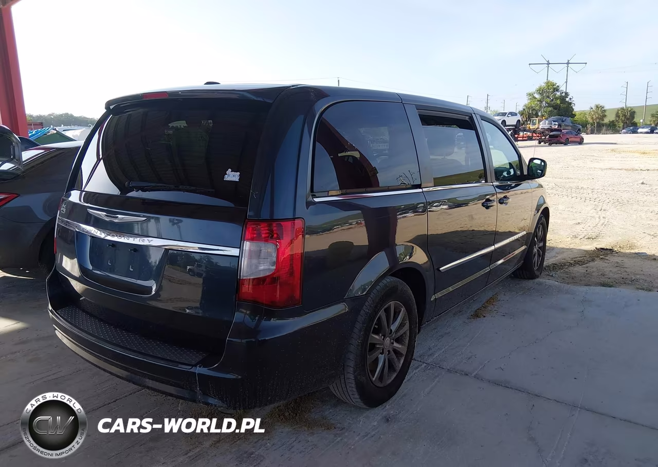 2014 Chrysler Town & Country S VIN:2C4RC1HGXER367135 - 4
