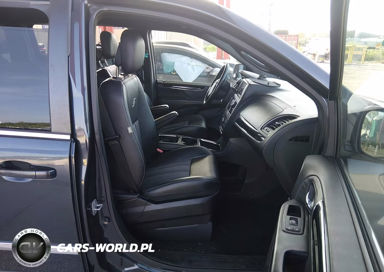 2014 Chrysler Town & Country S VIN:2C4RC1HGXER367135 - 5