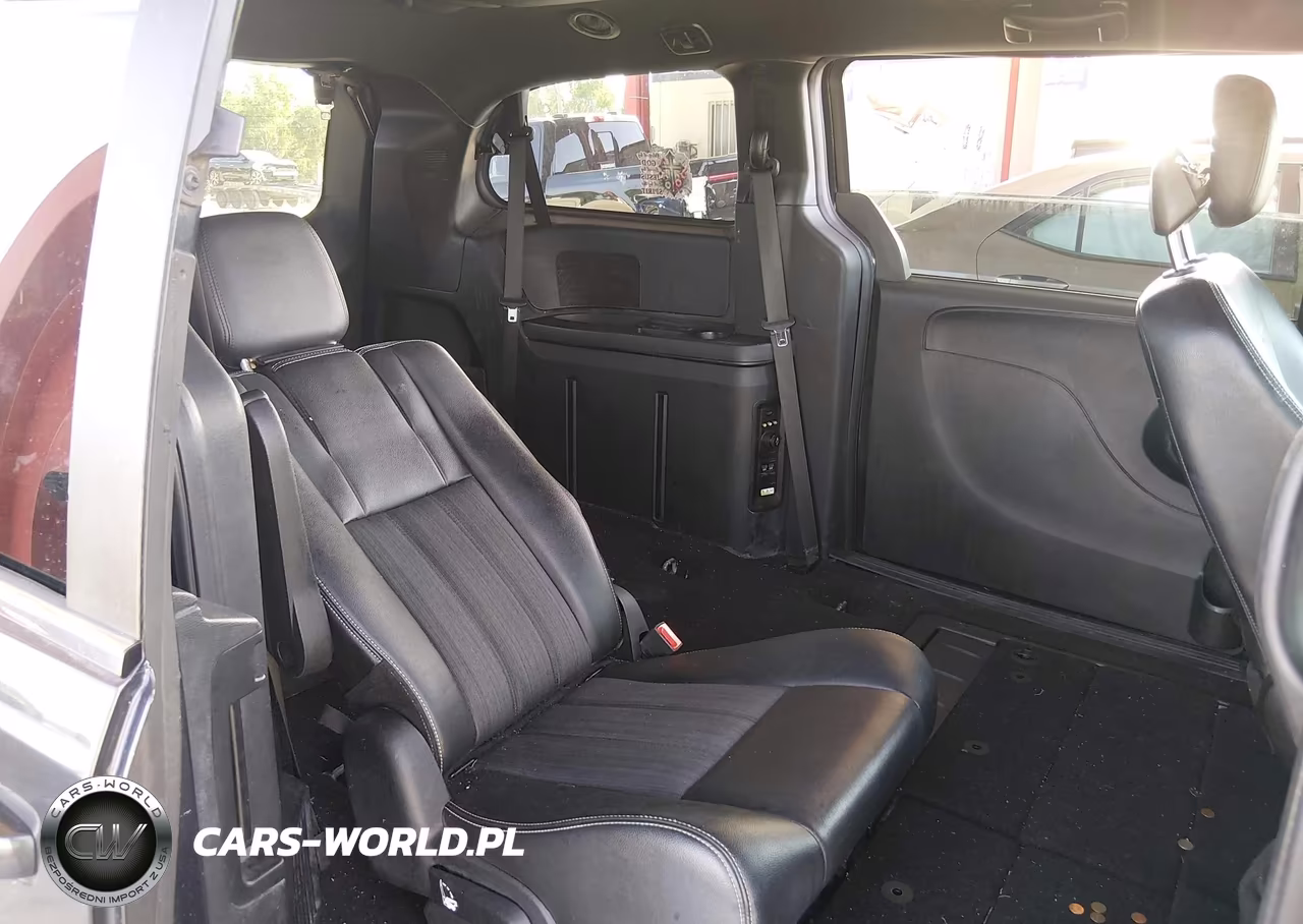 2014 Chrysler Town & Country S VIN:2C4RC1HGXER367135 - 8