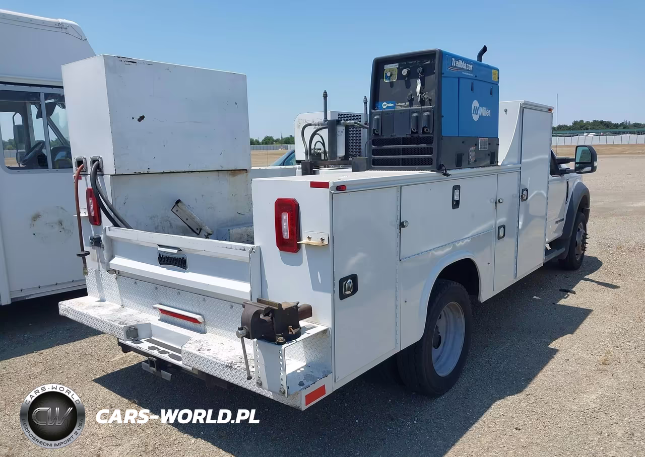 2018 Ford F-450 Chassis Xl VIN:1FDUF4GT8JEC46849 - 4