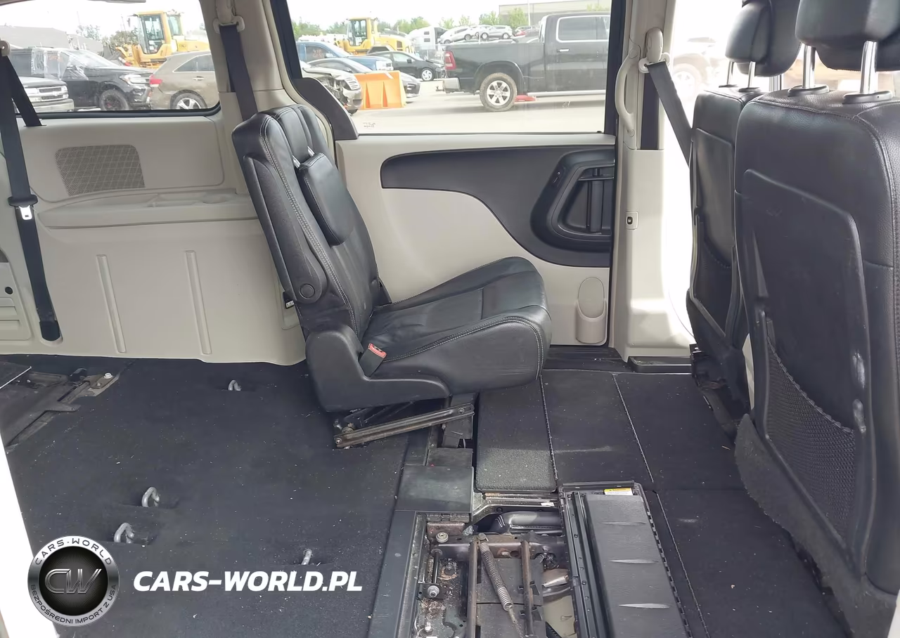 2012 Chrysler Town & Country Touring VIN:2C4RC1BG0CR209232 - 8