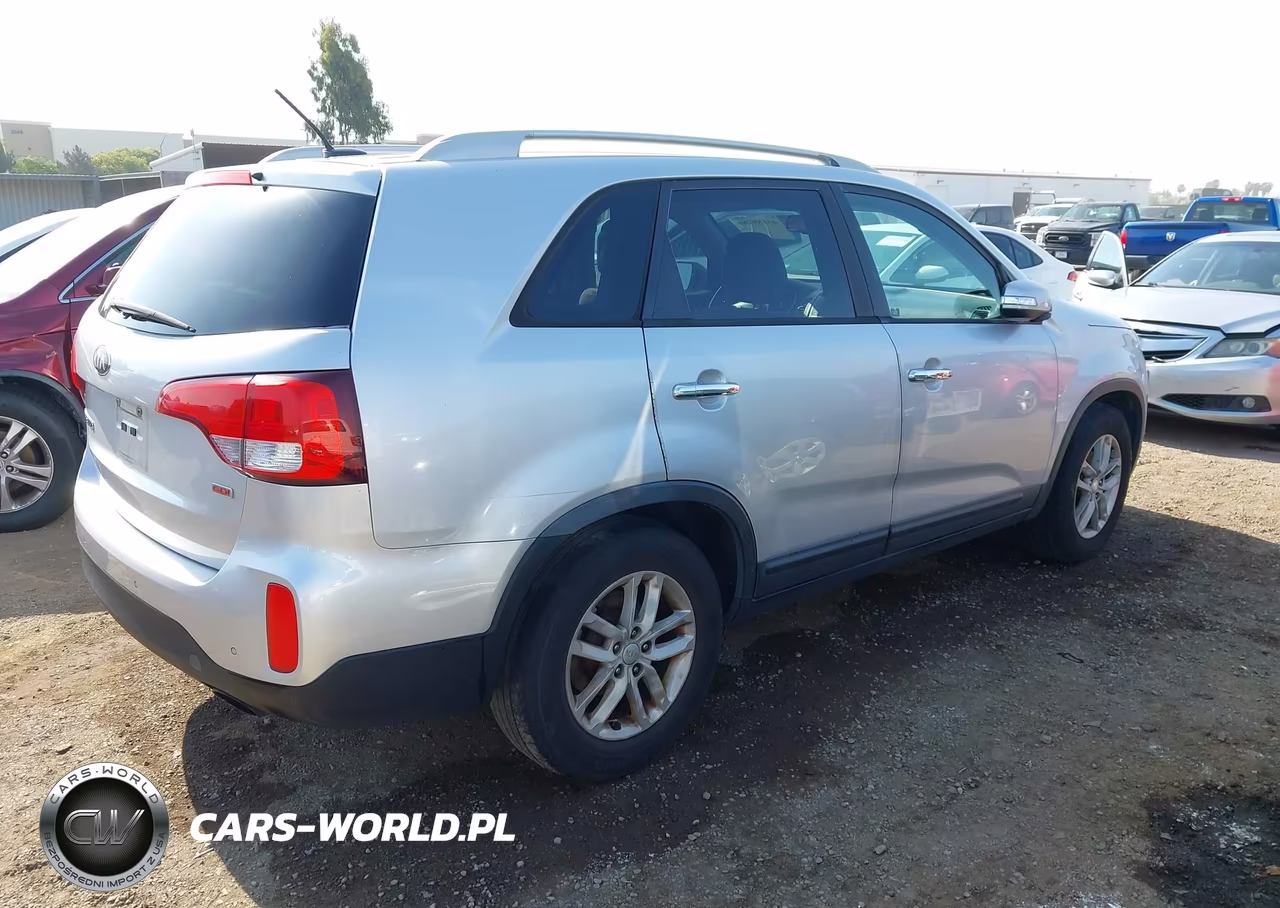 2014 Kia Sorento Lx VIN:5XYKT4A67EG460266 - 4