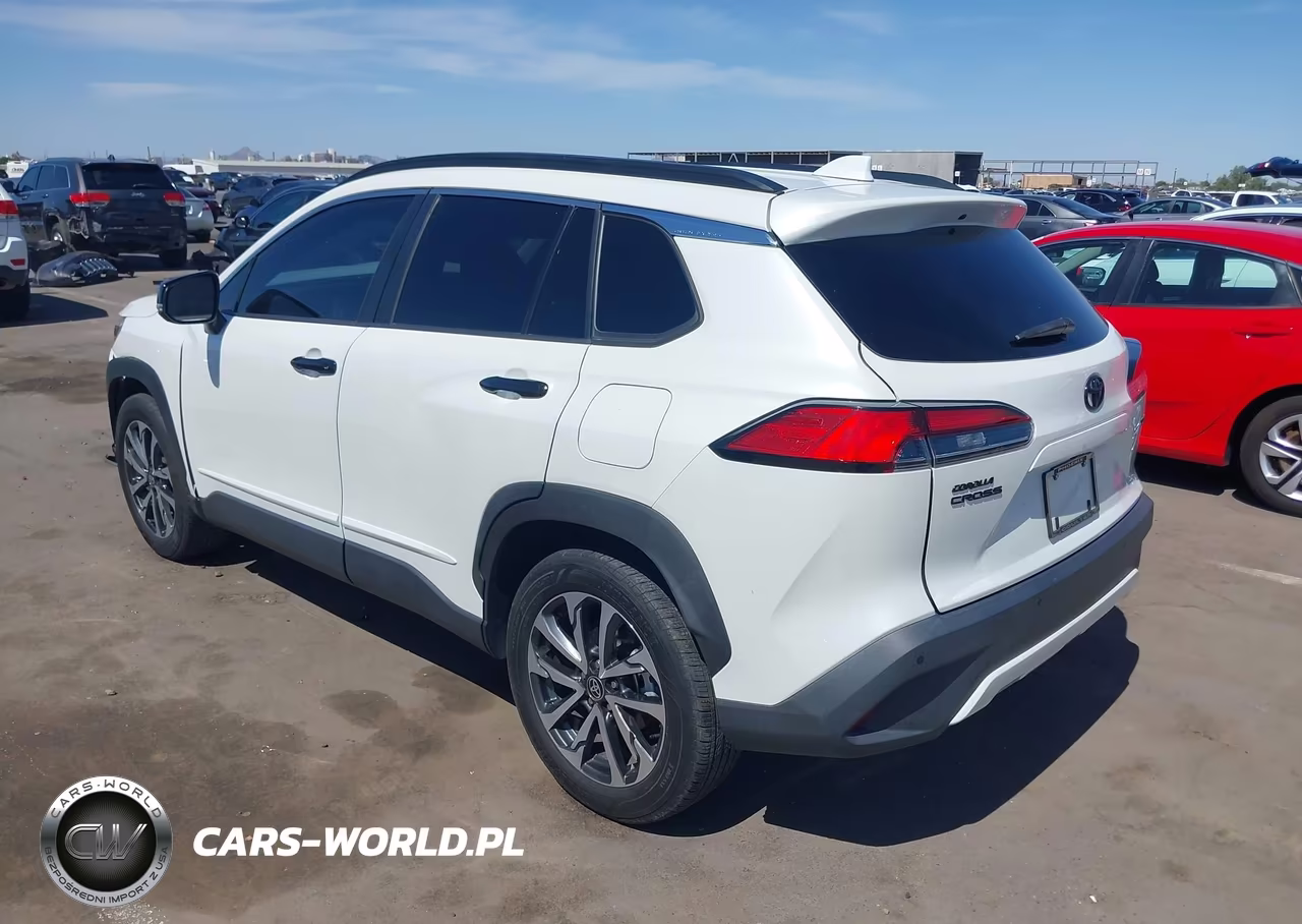 2022 Toyota Corolla Cross Xle VIN:7MUDAAAG8NV034875 - 3