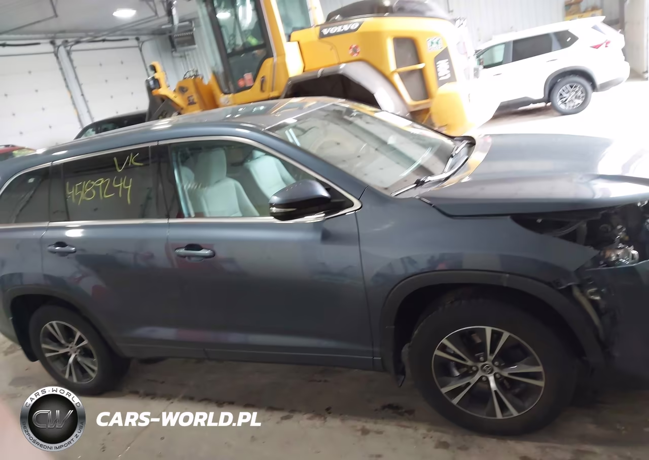 2018 Toyota Highlander Le VIN:5TDBZRFH4JS856688 - 13