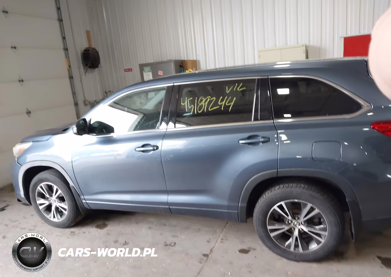 2018 Toyota Highlander Le VIN:5TDBZRFH4JS856688 - 14