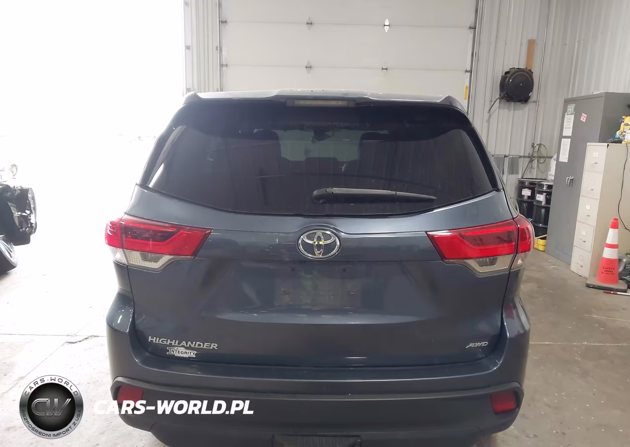 2018 Toyota Highlander Le VIN:5TDBZRFH4JS856688 - 16