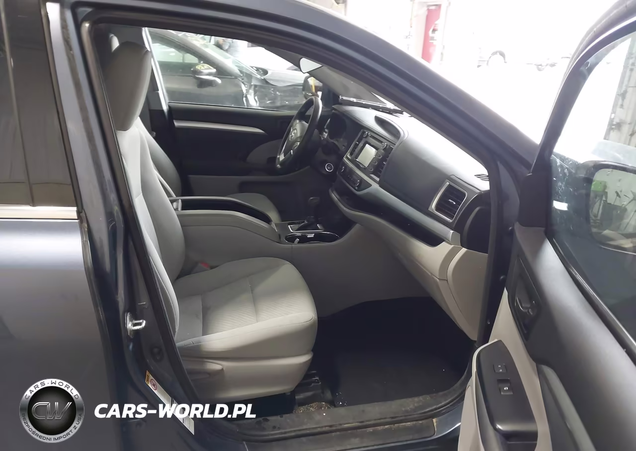 2018 Toyota Highlander Le VIN:5TDBZRFH4JS856688 - 5