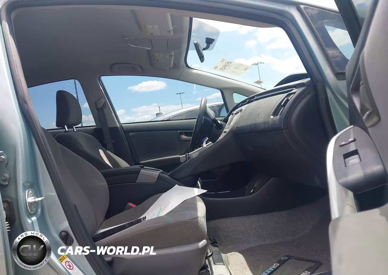 2015 Toyota Prius Two VIN:JTDKN3DUXF1934422 - 5