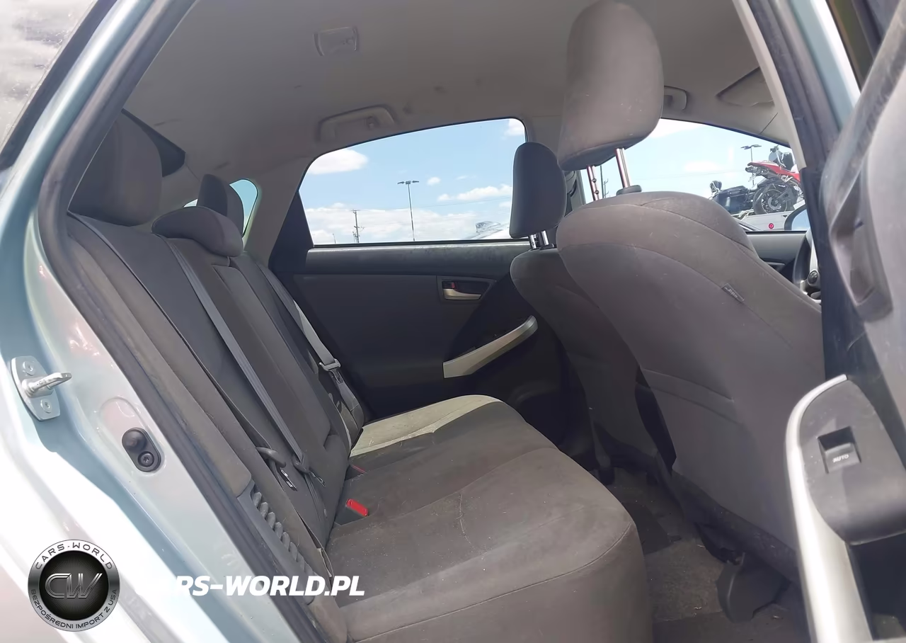 2015 Toyota Prius Two VIN:JTDKN3DUXF1934422 - 8