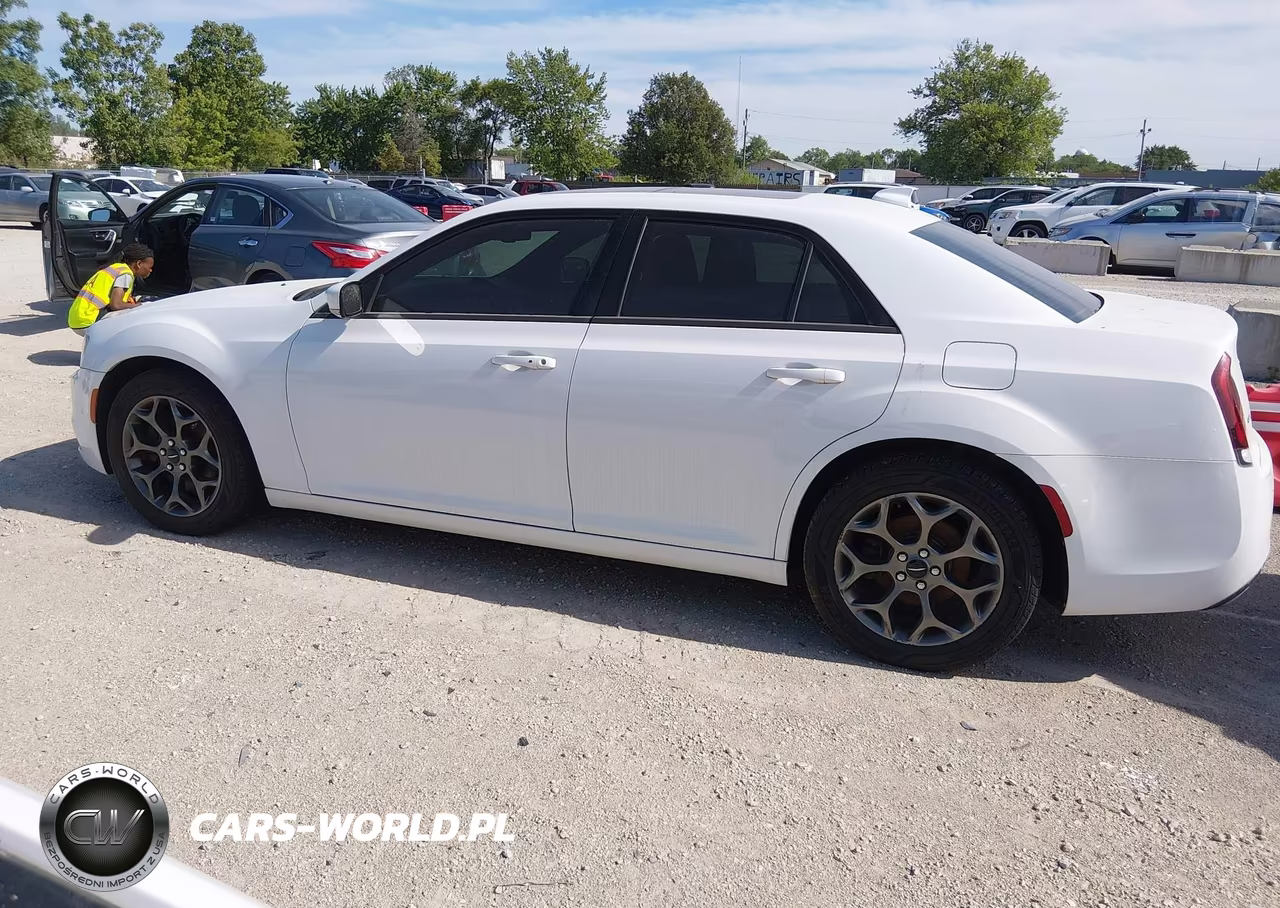2015 Chrysler 300 300S VIN:2C3CCAGG2FH756869 - 14