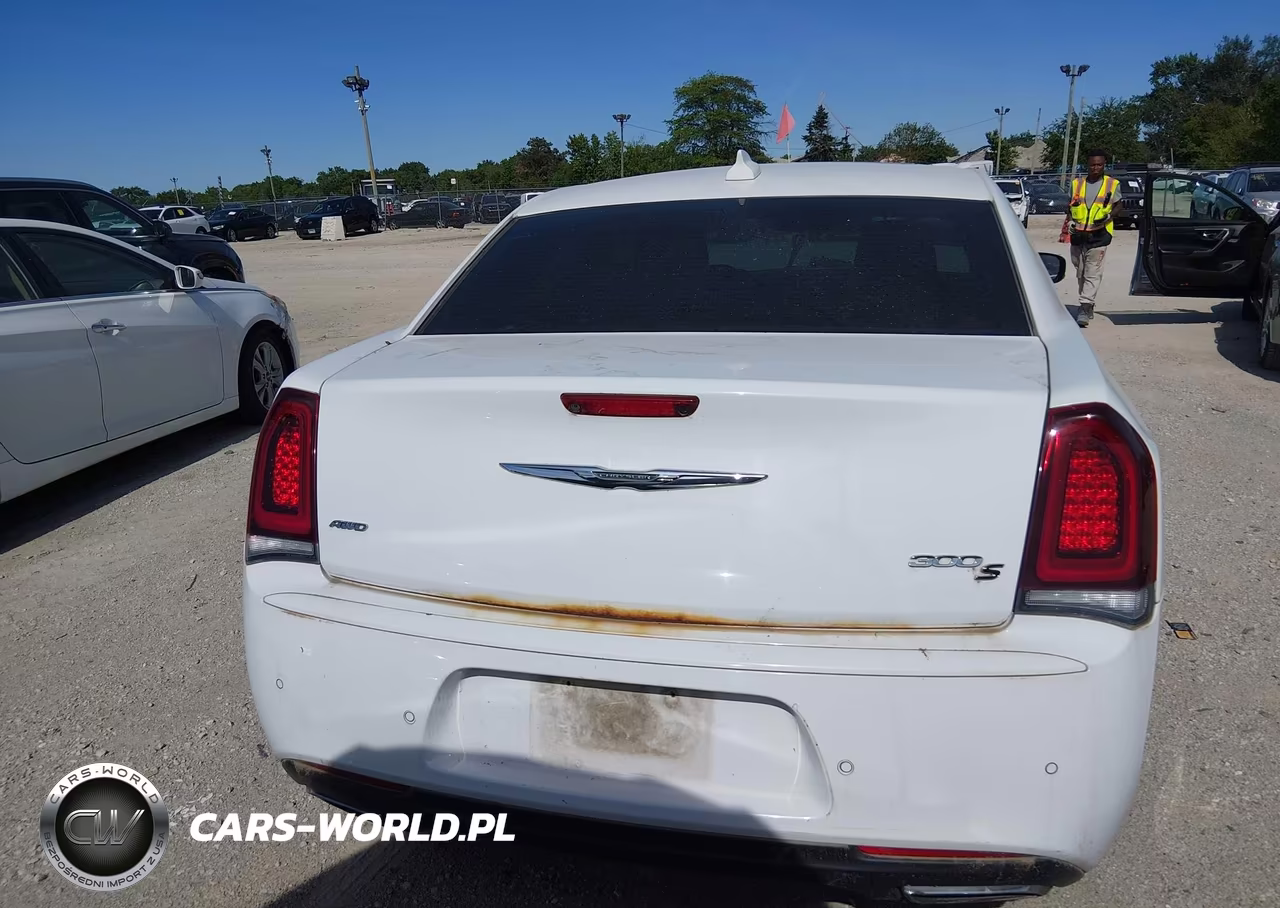 2015 Chrysler 300 300S VIN:2C3CCAGG2FH756869 - 16
