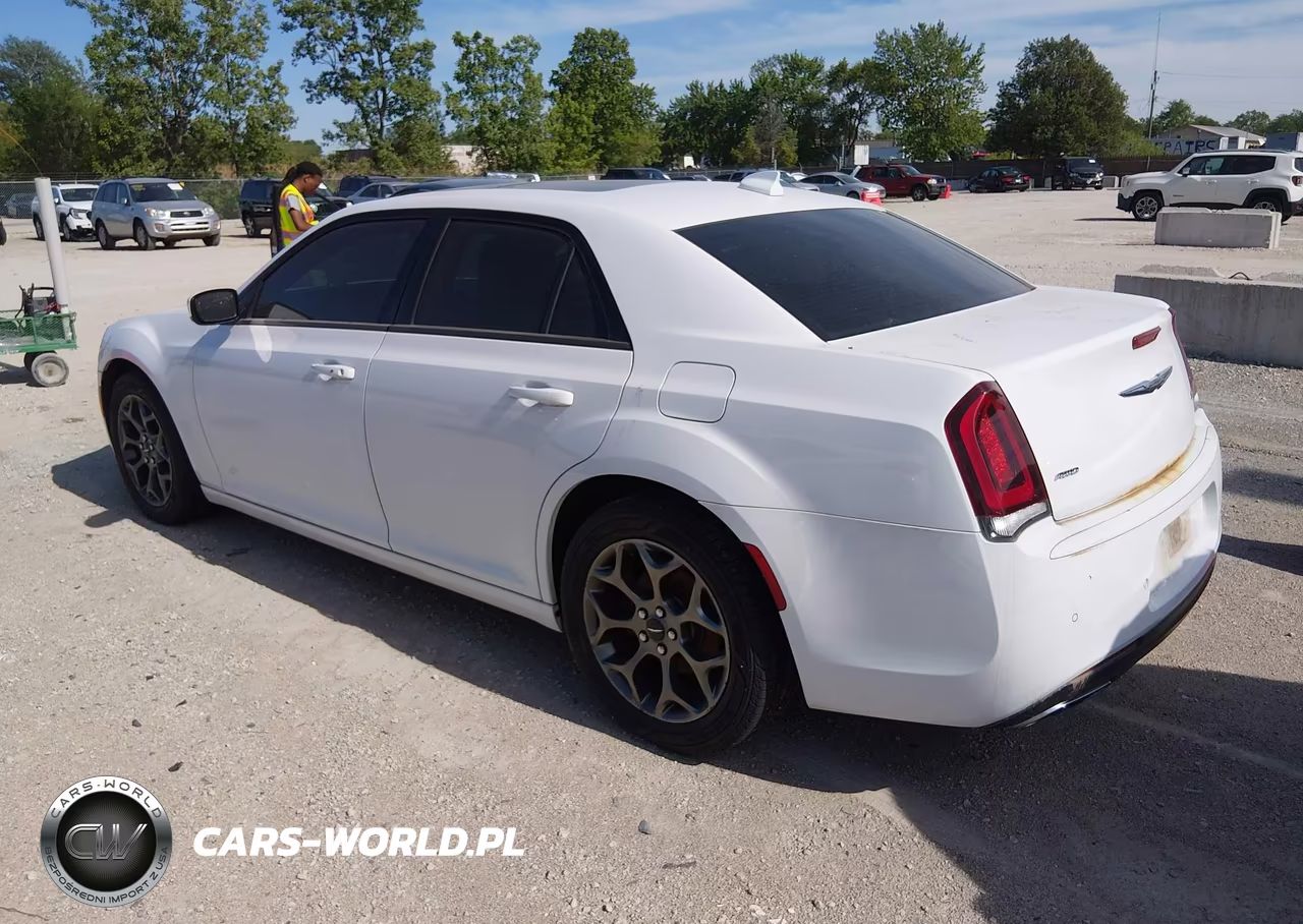 2015 Chrysler 300 300S VIN:2C3CCAGG2FH756869 - 3
