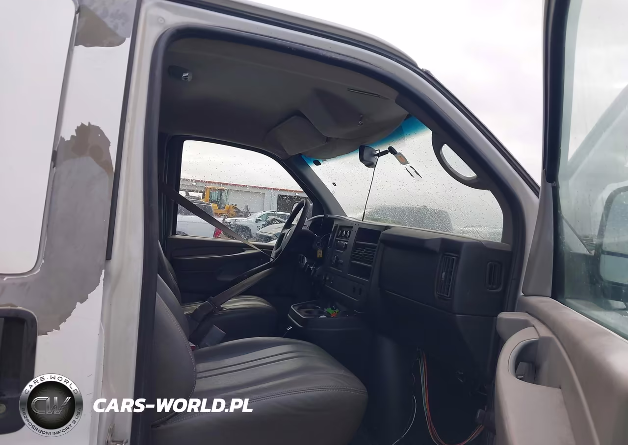2010 Chevrolet Express 2500 Work Van VIN:1GCZGFBA0A1151542 - 5