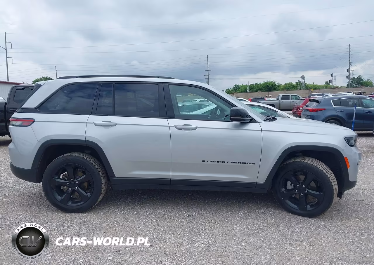 2024 Jeep Grand Cherokee Limited 4X4 VIN:1C4RJHBG2RC704113 - 13