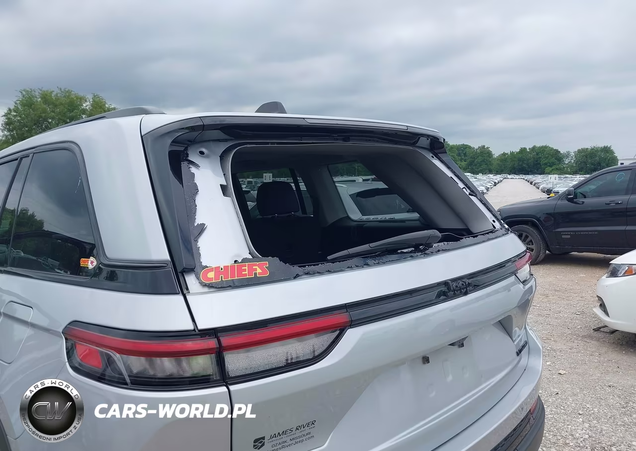 2024 Jeep Grand Cherokee Limited 4X4 VIN:1C4RJHBG2RC704113 - 17