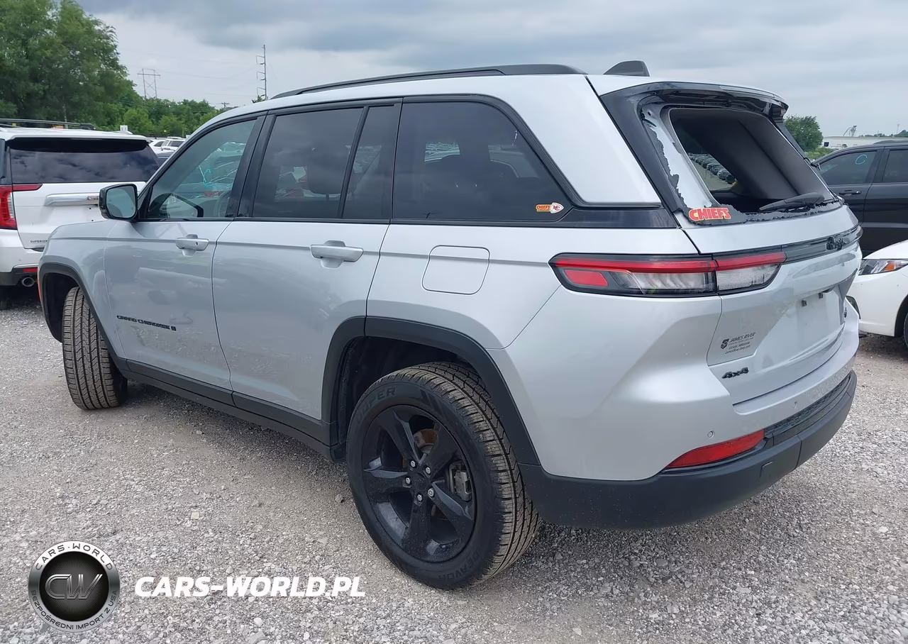 2024 Jeep Grand Cherokee Limited 4X4 VIN:1C4RJHBG2RC704113 - 3