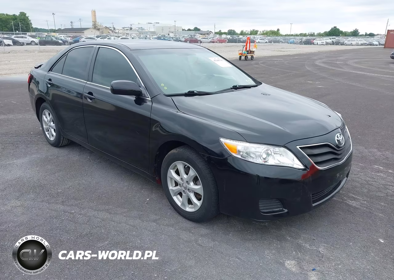2011 Toyota Camry Le – zdjęcie 1 z 16