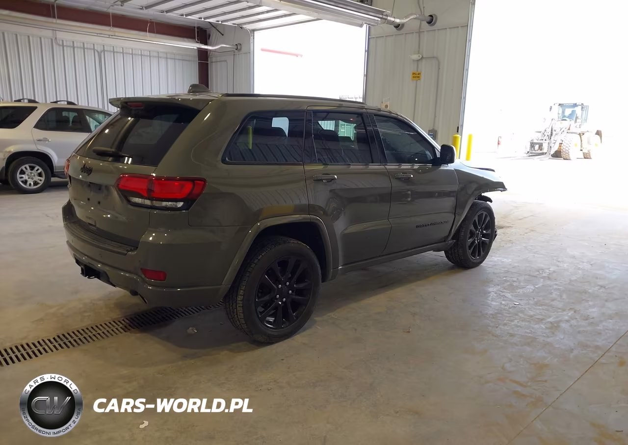 2019 Jeep Grand Cherokee Altitude 4X4 VIN:1C4RJFAG6KC818420 - 4