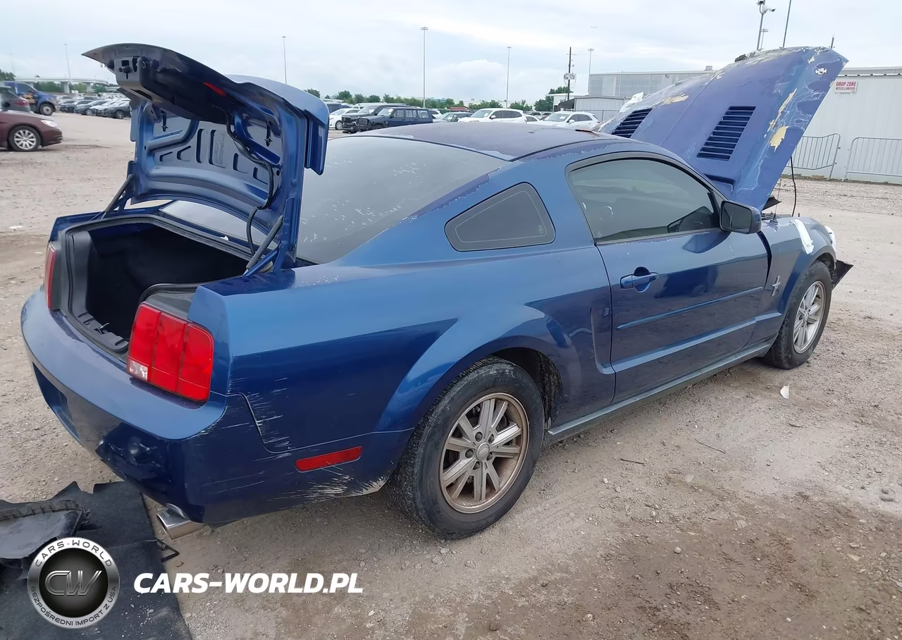 2008 Ford Mustang V6 Deluxe VIN:1ZVHT80N285179027 - 4