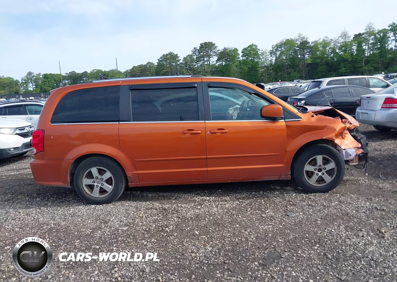 2011 Dodge Grand Caravan Crew VIN:2D4RN5DG7BR764985 - 13