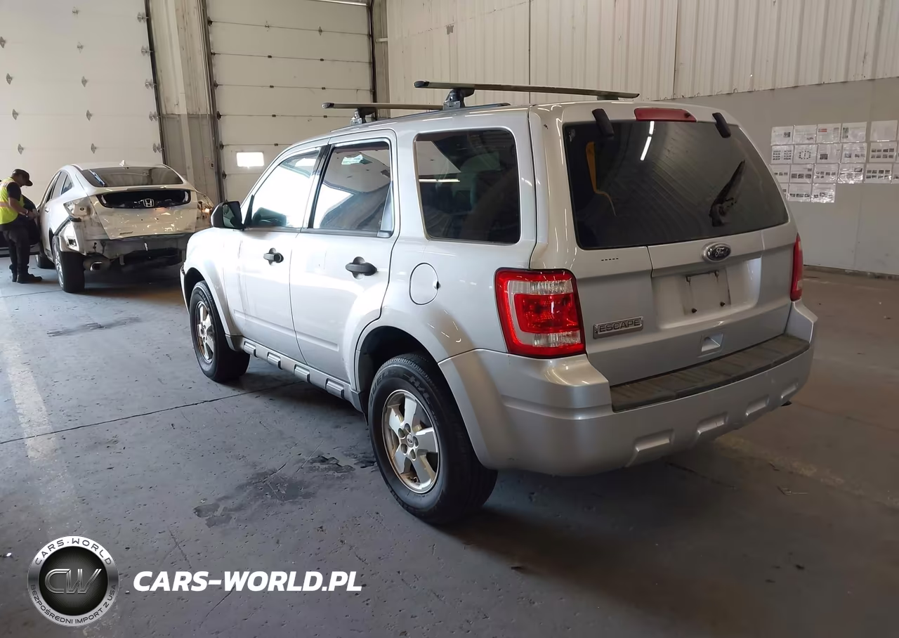 2010 Ford Escape Xls VIN:1FMCU9C74AKD12032 - 3