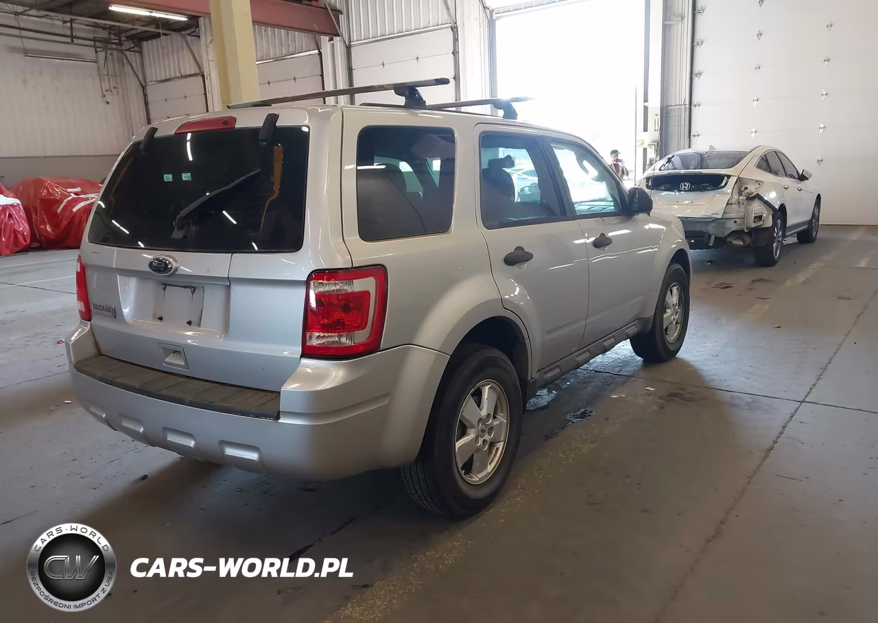2010 Ford Escape Xls VIN:1FMCU9C74AKD12032 - 4