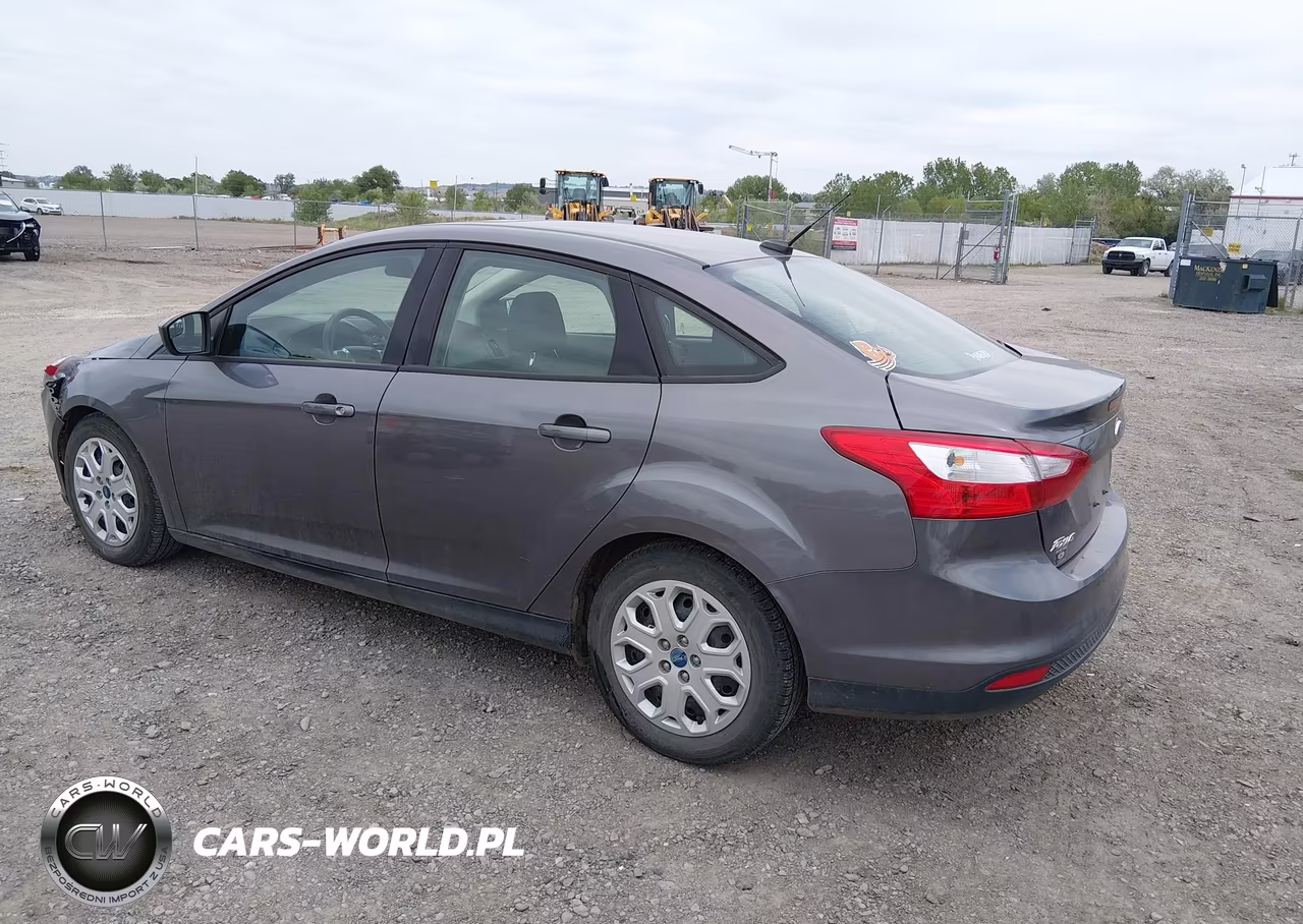 2012 Ford Focus Se VIN:1FAHP3F24CL155782 - 3