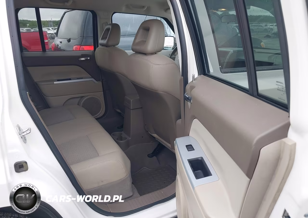2008 Jeep Patriot Sport VIN:1J8FT28W18D775961 - 8