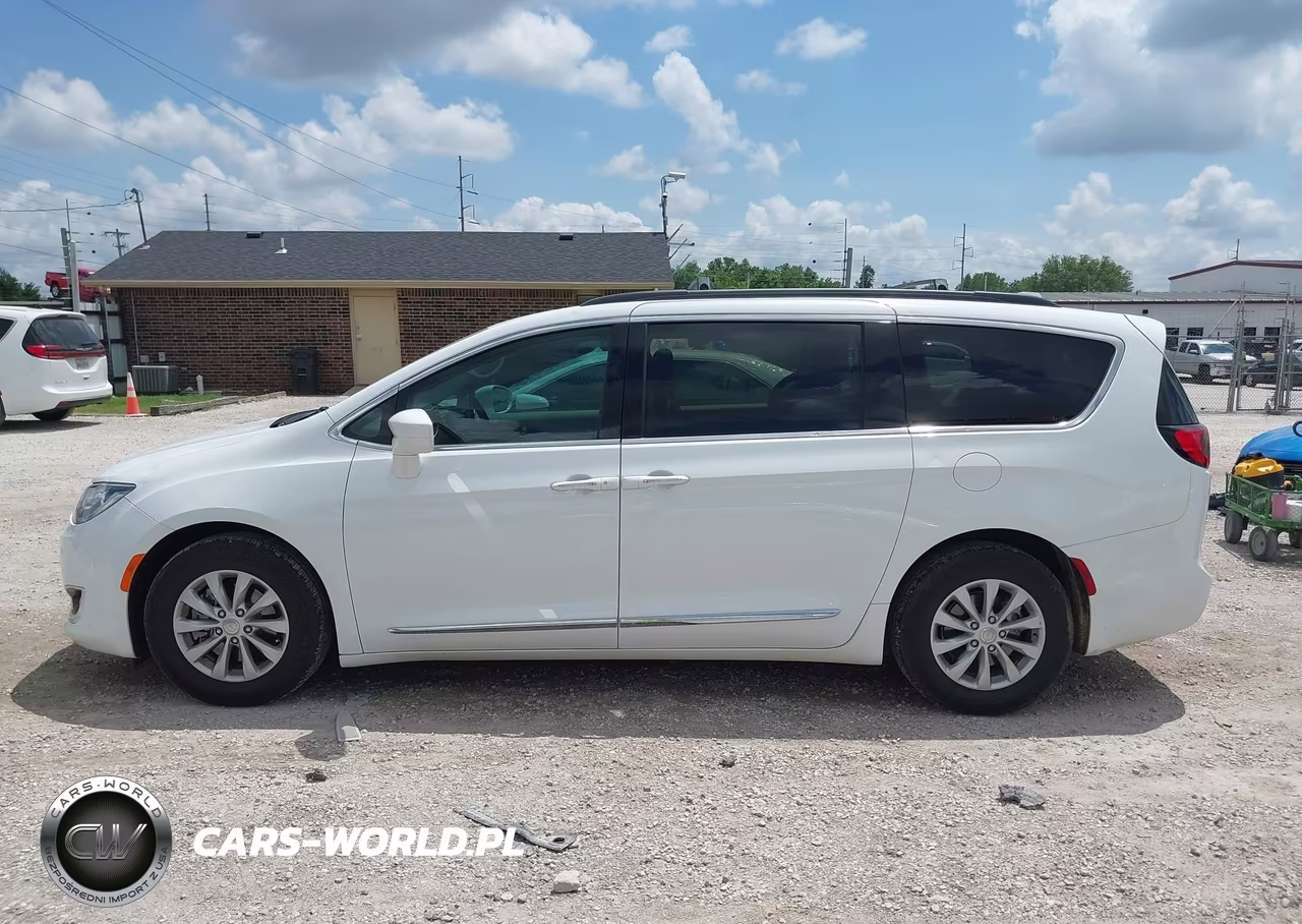 2017 Chrysler Pacifica Touring-L VIN:2C4RC1BG7HR526643 - 14