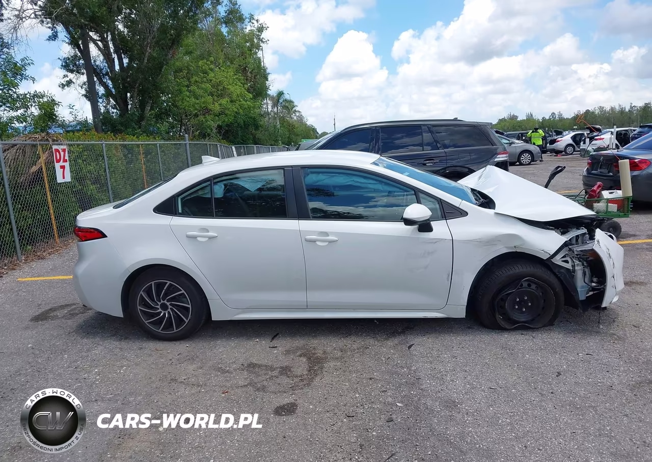 2020 Toyota Corolla Le VIN:5YFEPRAE1LP069113 - 13