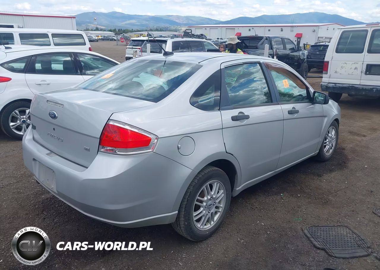 2009 Ford Focus Se VIN:1FAHP35N09W270379 - 4