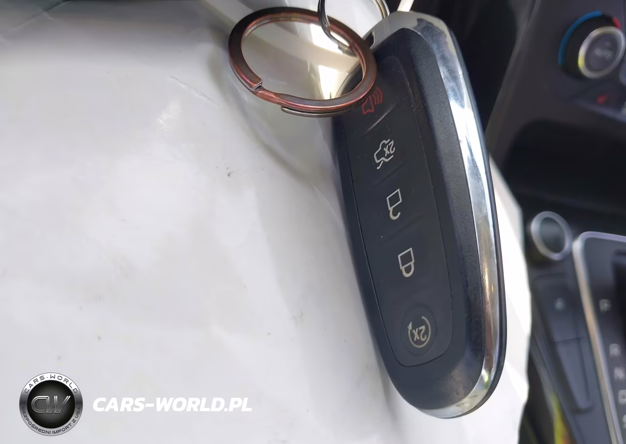 2017 Ford Focus Titanium VIN:1FADP3J28HL245627 - 11